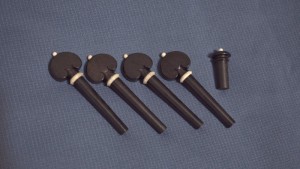 Cuie Vioara Abanos model Heart cu ornament alb